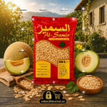 كيس بذور البطيخ المحمصة من Adam Market بوزن 300 جرام، معروض بجانب ثمار البطيخ الطازجة على طاولة خشبية في أجواء طبيعية.